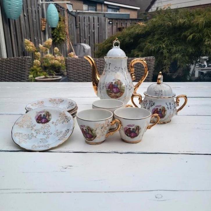 Elegant servies met gouden details, Antiek en Kunst, Antiek | Servies compleet, Ophalen