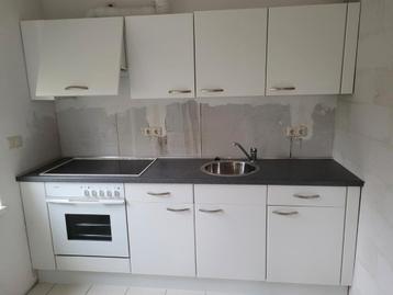 Complete keuken incl.Bosch apparatuur (zelf demonteren) beschikbaar voor biedingen