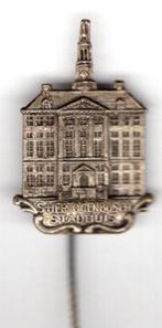 's-Hertogenbosch stadhuis zilverkleurig speldje ( U_025 ), Verzamelen, Speldjes, Pins en Buttons, Verzenden, Zo goed als nieuw
