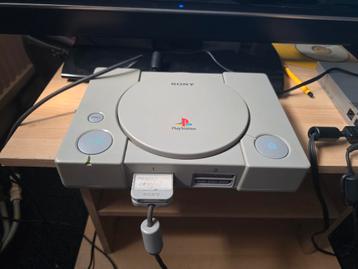Playstation 1 met controller en spellen beschikbaar voor biedingen