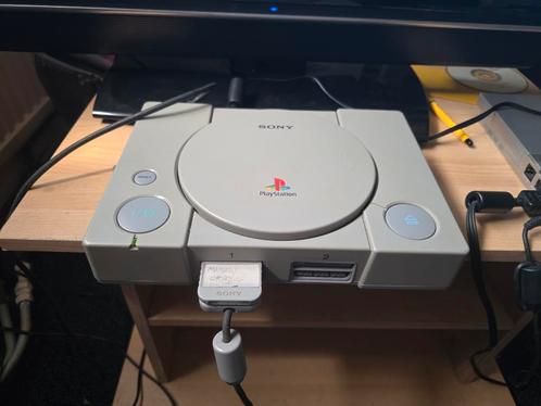 Playstation 1 met controller en spellen, Spelcomputers en Games, Spelcomputers | Sony PlayStation 1, Gebruikt, Met 1 controller
