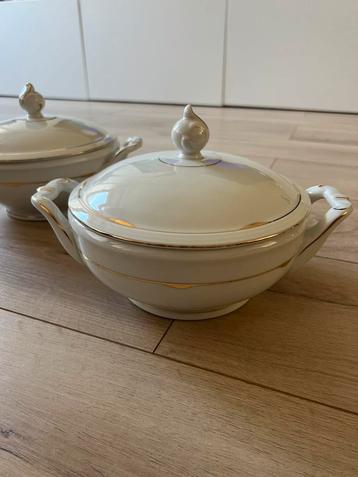 Set van twee vintage schaal / soepterrine beschikbaar voor biedingen