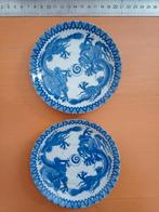 2 Schotels Draak Flaming Pearl Japans Blauw Wit Vintage, Antiek en Kunst, Ophalen