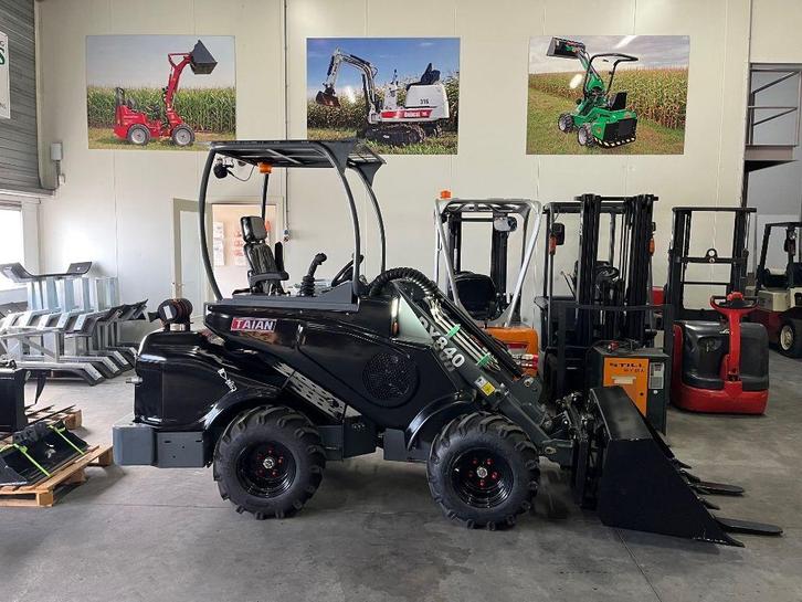 Nieuwe TAIAN DY840 minishovel/kniklader met 4 cil KUBOTA, Zakelijke goederen, Machines en Bouw | Kranen en Graafmachines, Wiellader of Shovel