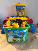 Mega bloks tafel en 2 bakken vol blokken auto’s en dieren, Ophalen, Zo goed als nieuw, Megabloks