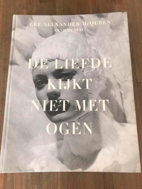 Alexander MC queen coffee table book, Boeken, Catalogussen en Folders, Nieuw, Ophalen of Verzenden