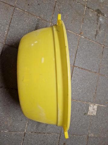 Retro Gele Teiltje beschikbaar voor biedingen