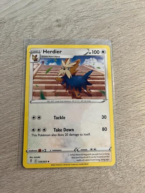 Herdier 134/203 Evolving Skies - Pokémon Kaart, Hobby en Vrije tijd, Verzamelkaartspellen | Pokémon, Nieuw, Losse kaart, Ophalen of Verzenden
