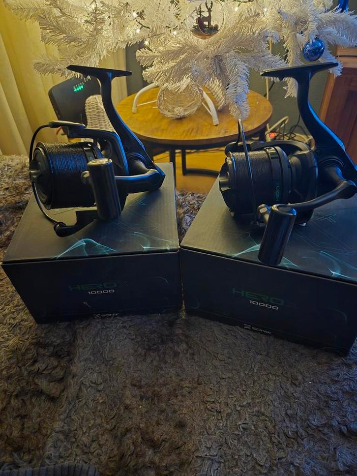 Sonik Hero X 10000 Bigpit molens., Watersport en Boten, Hengelsport | Karpervissen, Zo goed als nieuw, Molen, Ophalen of Verzenden