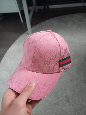 Gucci pet roze  beschikbaar voor biedingen