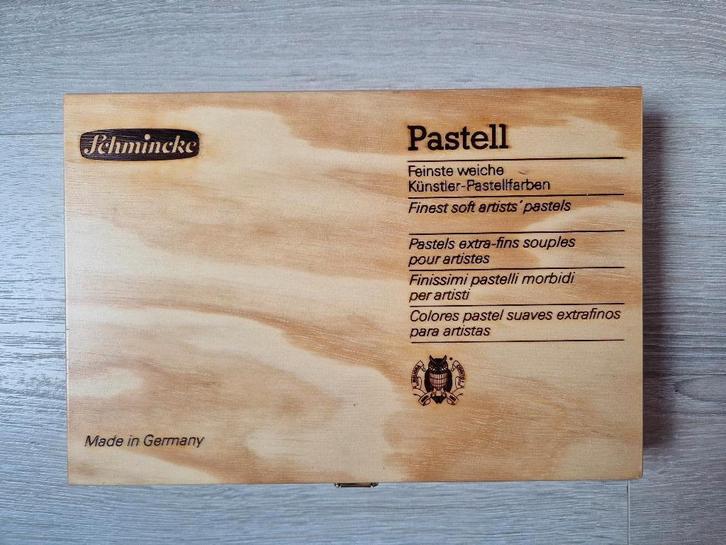 Schmincke pastelkist met diverse soft pastels (gebruikt), Hobby en Vrije tijd, Tekenen, Gebruikt, Overige typen, Ophalen of Verzenden