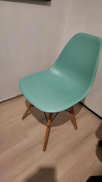 Stoel te koop beschikbaar voor biedingen