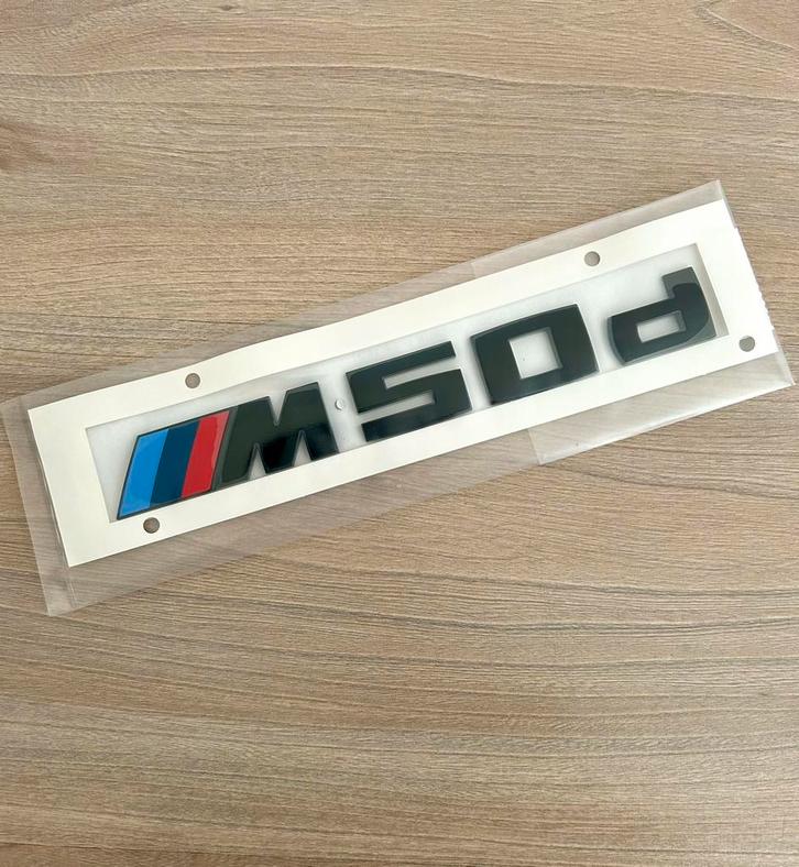 1x Oem BMW M50d zwart logo / embleem X5 G05 X6 G06 X7 G07, Auto diversen, Tuning en Styling, Ophalen of Verzenden