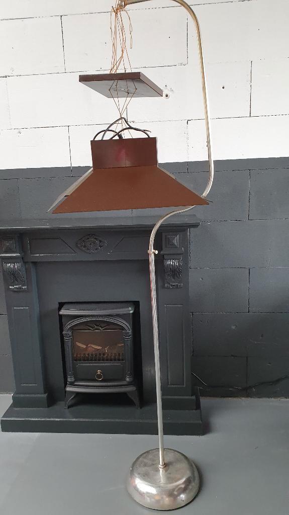 Retro hanglamp met grote bruine metalen kappen. S22, Huis en Inrichting, Lampen | Hanglampen, Gebruikt, Minder dan 50 cm, Metaal