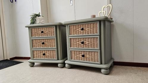 Mooie set nachtkastjes met rotan, Huis en Inrichting, Slaapkamer | Nachtkastjes, Zo goed als nieuw, Minder dan 45 cm, Hout, Ophalen