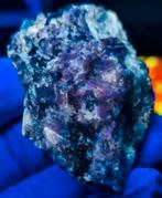 MAGNESIORIEBECKIET (=UV), Verzamelen, Mineralen en Fossielen, Ophalen of Verzenden, Mineraal