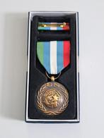 UN VN medaille Bosnië Joegoslavië UNMIBH, Verzamelen, Ophalen of Verzenden, Landmacht, Nederland, Lintje, Medaille of Wings
