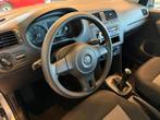 Volkswagen Polo 1.2i 5-DEURS EASYLINE-uitv/AIRCO/TREKHAAK/IS, Voorwielaandrijving, Euro 5, Gebruikt, Zwart