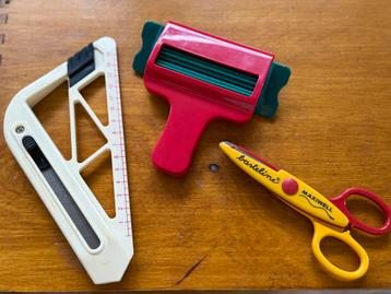 Te koop: snijmes met lineaal, ribbelmaker, figuurschaar golf beschikbaar voor biedingen