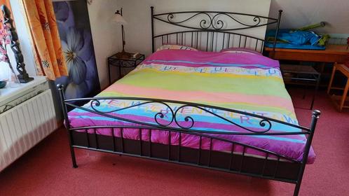 Romantisch bed 1.60 x 2.00 meter met of zonder matrassen, Huis en Inrichting, Slaapkamer | Bedden, Zo goed als nieuw, Zwart, Ophalen of Verzenden