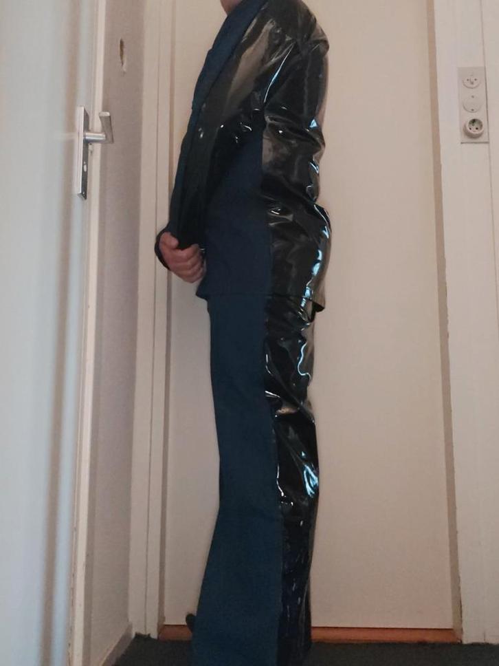 Lak/spijkerstof setje zeer apart, Kleding | Heren, Broeken en Pantalons, Zo goed als nieuw, Maat 56/58 (XL), Zwart, Verzenden