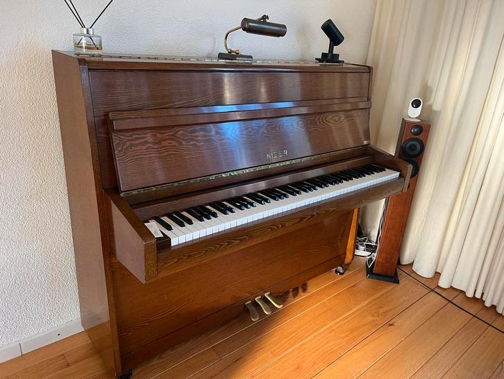 Gestemde piano - zoekt nieuw huis, Muziek en Instrumenten, Piano's, Gebruikt, Piano, Bruin, Ophalen