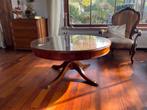 Antieke ronde notenhouten salontafel met lades en glasplaat, Huis en Inrichting, Tafels | Salontafels, Ophalen, Gebruikt, Rond