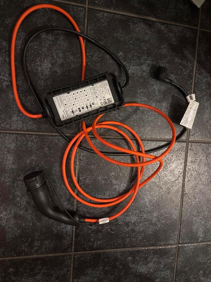 Aptiv Thuislader 230V 8A - Nieuwstaat, Auto diversen, Laadpalen, Zo goed als nieuw, Laadkabel, Ophalen of Verzenden