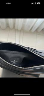 Louis Vuitton Outdoor Messenger, Sieraden, Tassen en Uiterlijk, Tassen | Schoudertassen, Ophalen of Verzenden, Zo goed als nieuw