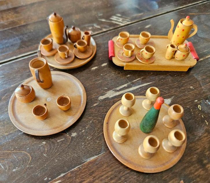 Serviesjes poppenhuis, speelgoed, miniaturen jaren 70, Verzamelen, Poppenhuizen en Toebehoren, Zo goed als nieuw, Poppenhuis, Ophalen of Verzenden