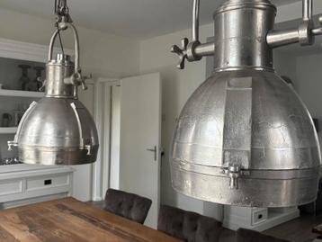Stoere robuuste lamp beschikbaar voor biedingen