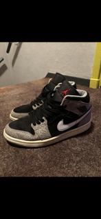Jordan 1 mid Elephant print, Ophalen of Verzenden, Gebruikt, Schoenen