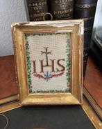 APART * Antiek religieus lijstje IHS glaskralen geborduurd, Antiek en Kunst, Ophalen of Verzenden