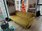 Made uitklapbare slaapbank okergeel, Huis en Inrichting, Ophalen, Zo goed als nieuw