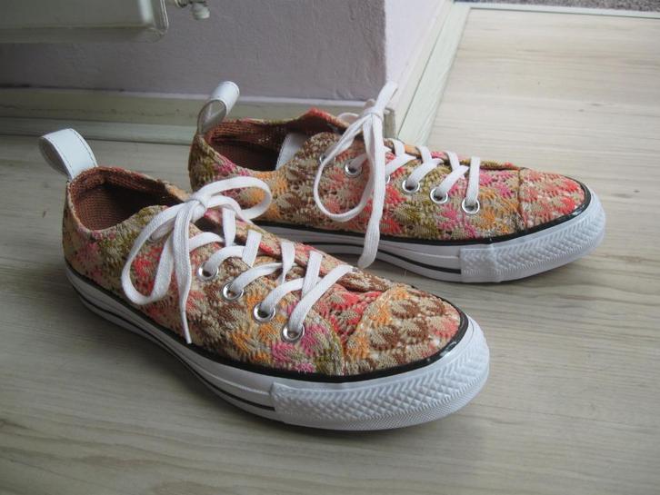 CONVERSE ALL STARs MISSONI multicolor maat 37 als nieuw, Kleding | Dames, Schoenen, Zo goed als nieuw, Sneakers of Gympen, Ophalen of Verzenden