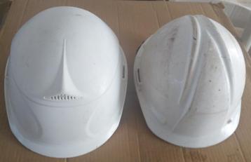bouwhelm 2 stuks beschikbaar voor biedingen