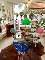 Post Modern klapstoel. Memphis style glazen tafel rookglas, Ophalen