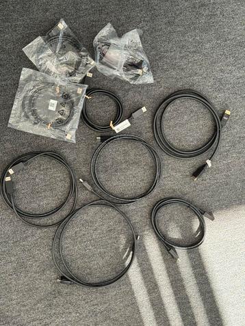 Displayport HDMI en USB kabels beschikbaar voor biedingen