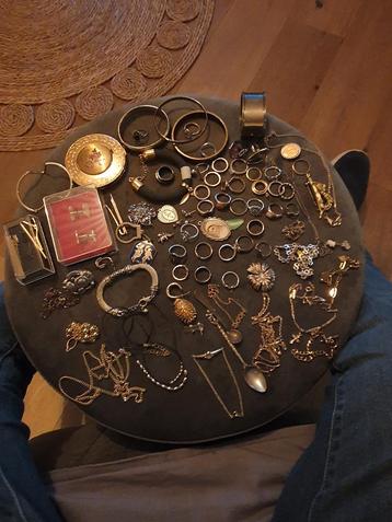 Sieraden een koop  beschikbaar voor biedingen