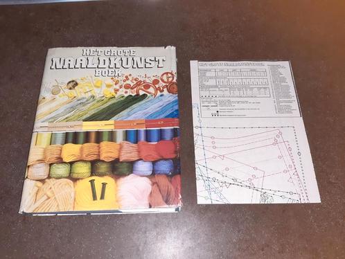 Vintage het grote naaldkunst boek, Boeken, Hobby en Vrije tijd, Gelezen, Ophalen of Verzenden