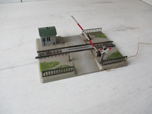 Märklin Overweg M-Rail no 7054, Hobby en Vrije tijd, Modeltreinen | H0, Zo goed als nieuw, Rails, Wisselstroom, Märklin, Ophalen
