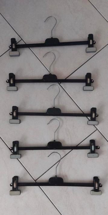 Broeken hangers 50 stuks voor € 10 beschikbaar voor biedingen