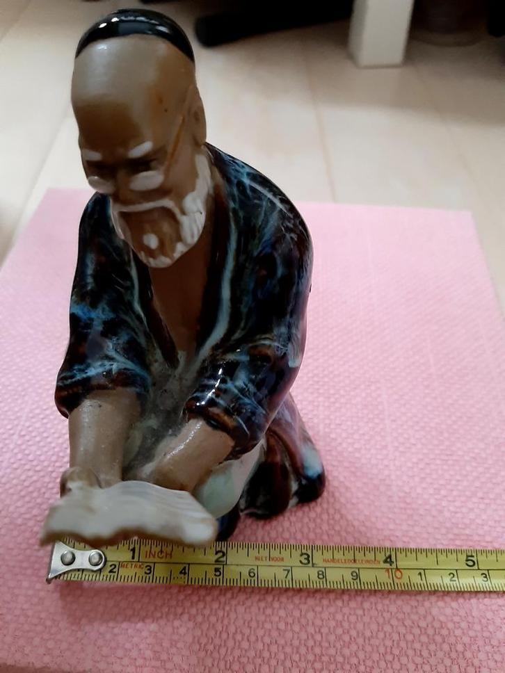 Oosters beeldje van een oude oosters(chinese)  man, Antiek en Kunst, Kunst | Beelden en Houtsnijwerken, Ophalen of Verzenden