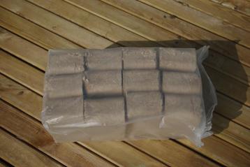 RUF briketten, zak met 12 blokken. va. € 4,10 p.zak beschikbaar voor biedingen