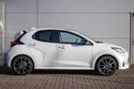 Toyota Yaris 1.5 Hybrid 130 GR Sport - Pano dak | Ad. Cruise, Auto's, 12 maanden, 450 kg, Gebruikt, Wit