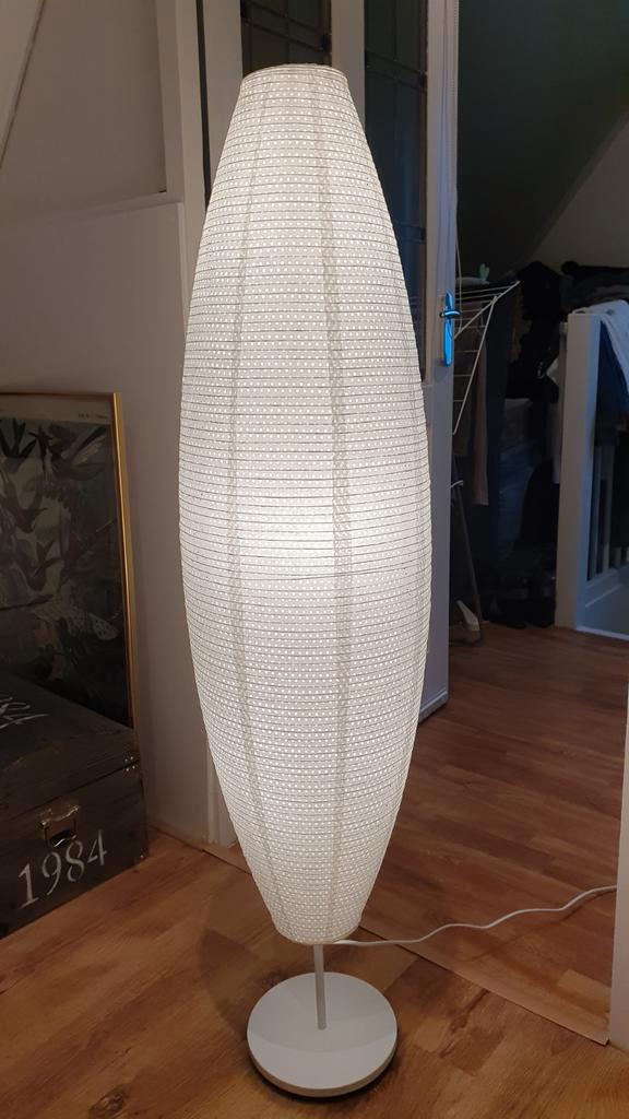 IKEA SOLLEFTEÅ Staande Lamp - Stijlvol!, Huis en Inrichting, Lampen | Vloerlampen, Zo goed als nieuw, 150 tot 200 cm, Metaal, Stof