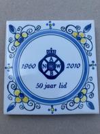 Tegel ANWB 50 jaar lid van Tiggelaar aardewerk Makkum €12,50, Ophalen of Verzenden