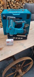 Makita tacker DBN600ZJ, Doe-het-zelf en Verbouw, Gereedschap | Schuurmachines, Ophalen, Zo goed als nieuw, Vlakschuurmachine