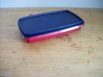 Tupperware Vleeswarenbakje ( rood/blauw ), Huis en Inrichting, Ophalen of Verzenden, Gebruikt, Rood, Overige typen