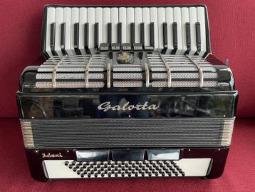 Compacte duitse Galotta accordeon . 80 bas . 3 korig . 
